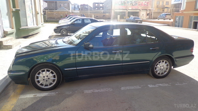 Mercedes E 220 2001, 170,000 km - 2.2 l - Bakı