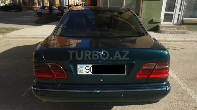 Mercedes E 220 2001, 170,000 km - 2.2 l - Bakı