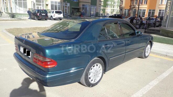 Mercedes E 220 2001, 170,000 km - 2.2 l - Bakı