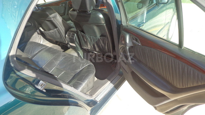 Mercedes E 220 2001, 170,000 km - 2.2 l - Bakı