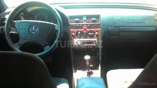 Mercedes C 180 1999, 200,000 km - 1.8 l - Quba
