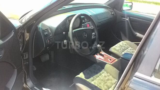 Mercedes C 180 1999, 200,000 km - 1.8 l - Quba