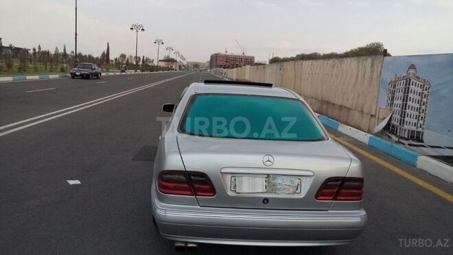 Mercedes E 280 1999, 220,000 km - 0.3 l - Bakı