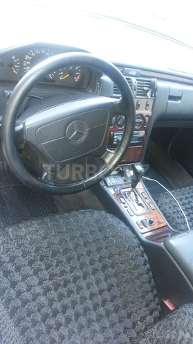 Mercedes E 240 1998, 250,000 km - 2.4 l - Bakı
