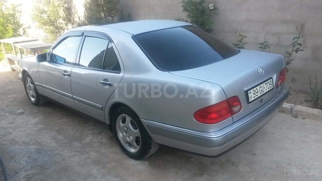 Mercedes E 240 1998, 250,000 km - 2.4 l - Bakı
