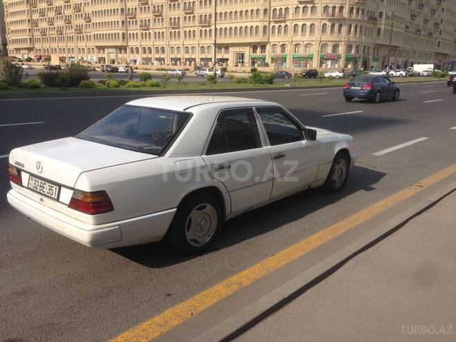 Mercedes E 200 1988, 347,000 km - 2.0 l - Bakı