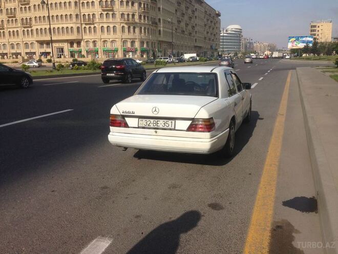 Mercedes E 200 1988, 347,000 km - 2.0 l - Bakı