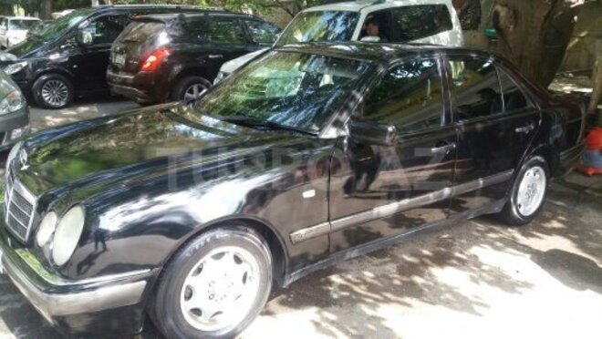 Mercedes E 200 1997, 365,000 km - 2.0 l - Bakı