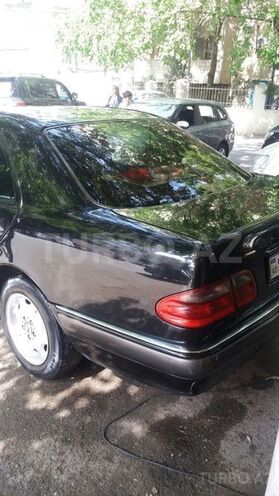 Mercedes E 200 1997, 365,000 km - 2.0 l - Bakı