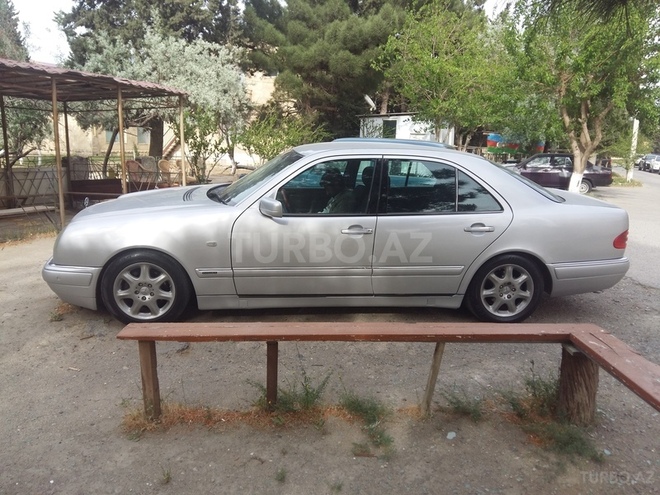Mercedes E 240 1998, 192,680 km - 2.4 л - Sumqayıt