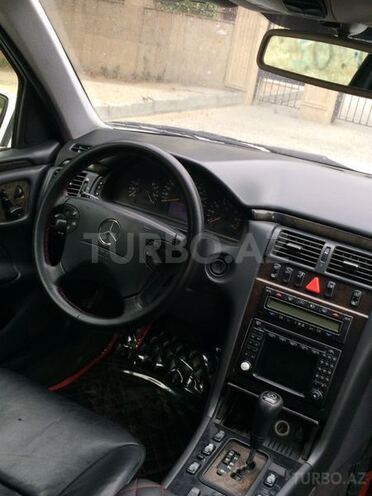 Mercedes E 240 2000, 198,000 km - 2.4 л - Bakı
