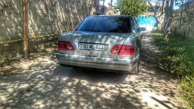 Mercedes E 240 1999, 239,000 km - 2.4 l - Bakı