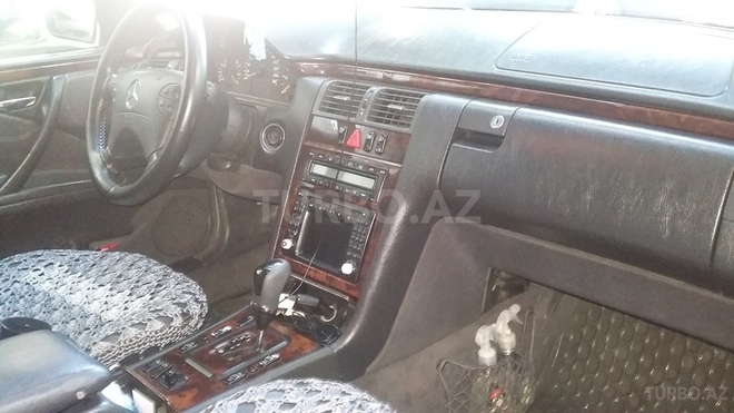 Mercedes E 200 2001, 30,250 km - 2.0 l - Bakı
