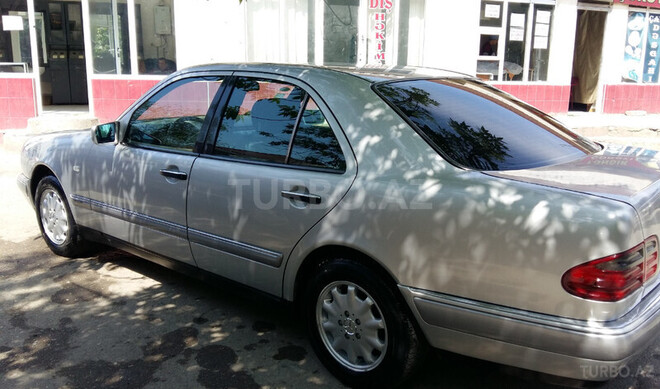 Mercedes E 230 1996, 240,000 km - 2.3 l - Sumqayıt