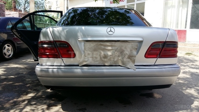 Mercedes E 230 1996, 240,000 km - 2.3 l - Sumqayıt