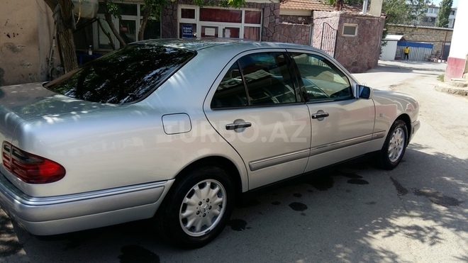 Mercedes E 230 1996, 240,000 km - 2.3 l - Sumqayıt