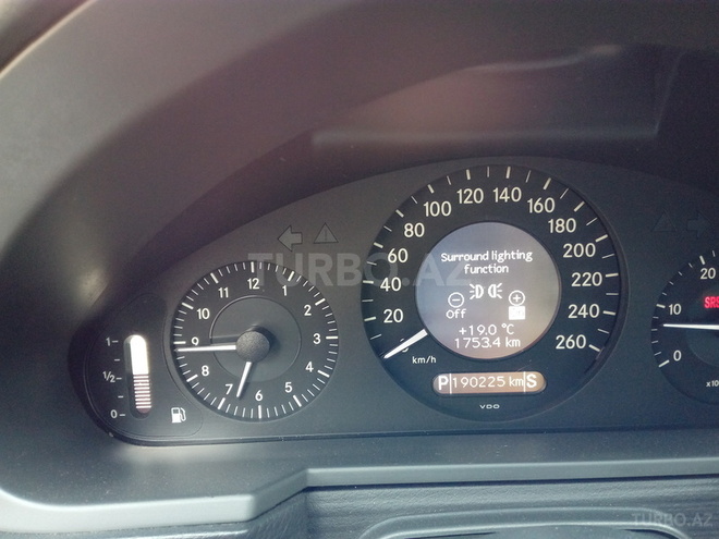 Mercedes E 220 2002, 190,000 km - 2.2 l - Sumqayıt