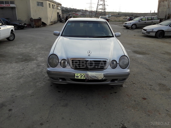 Mercedes E 220 2000, 250,000 km - 2.2 l - Bakı