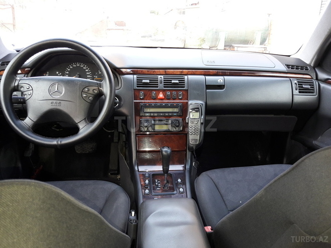 Mercedes E 220 2000, 250,000 km - 2.2 l - Bakı