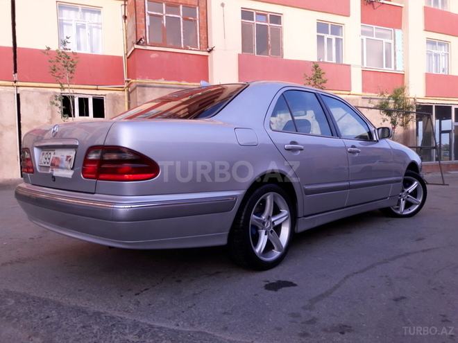 Mercedes E 220 2000, 250,000 km - 2.2 l - Bakı