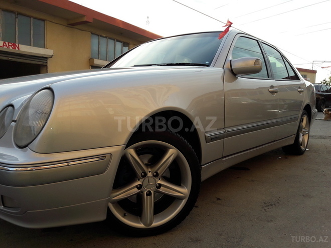 Mercedes E 220 2000, 250,000 km - 2.2 l - Bakı