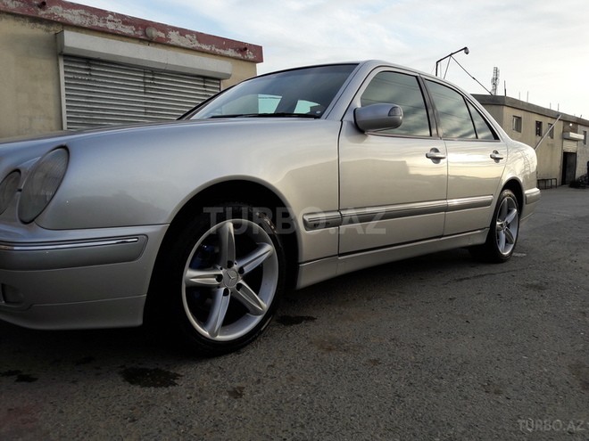 Mercedes E 220 2000, 250,000 km - 2.2 l - Bakı