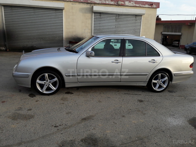 Mercedes E 220 2000, 250,000 km - 2.2 l - Bakı