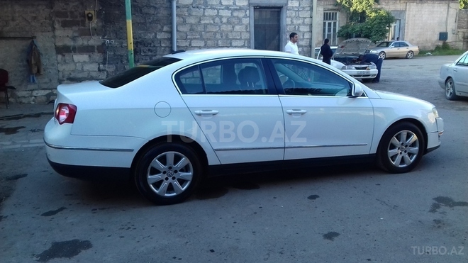 Volkswagen Passat 2006, 195,680 km - 2.0 l - Gəncə