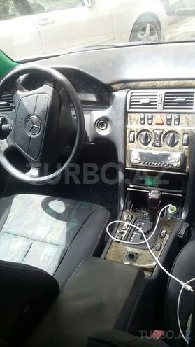 Mercedes E 240 1998, 150,000 km - 2.4 л - Bakı