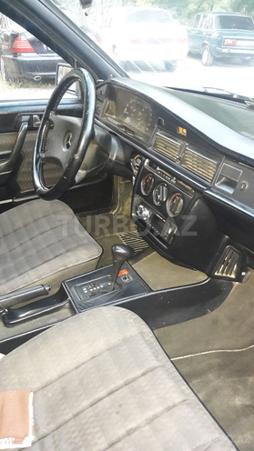 Mercedes 190 1992, 136,000 km - 2.0 л - Bərdə