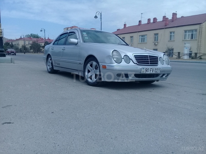 Mercedes E 220 2000, 320,000 km - 2.2 l - Bakı