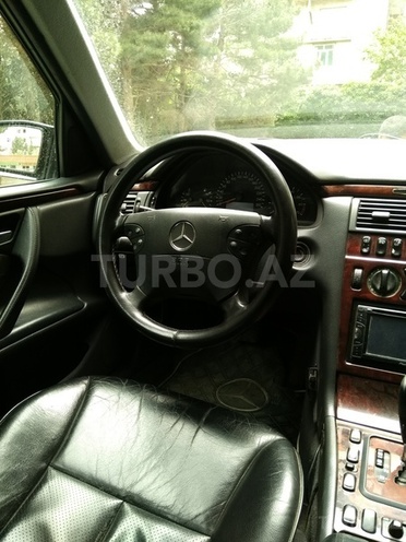 Mercedes E 240 2000, 250,000 km - 2.4 l - Bakı