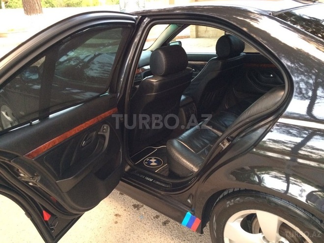 BMW 528 1999, 300,000 km - 2.8 л - Sumqayıt