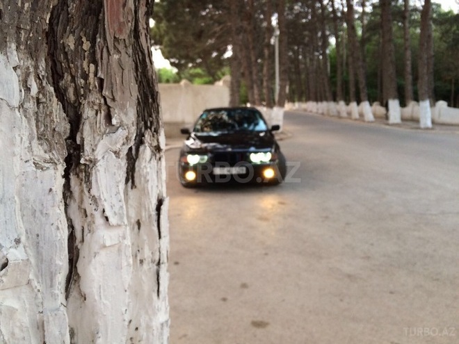 BMW 528 1999, 300,000 km - 2.8 л - Sumqayıt
