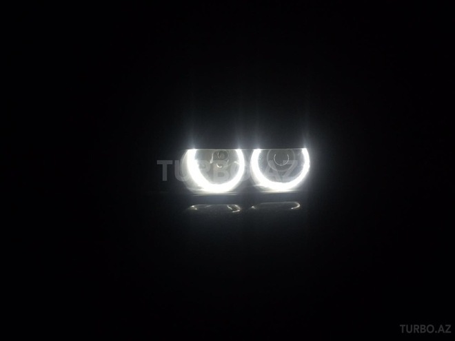 BMW 528 1999, 300,000 km - 2.8 л - Sumqayıt