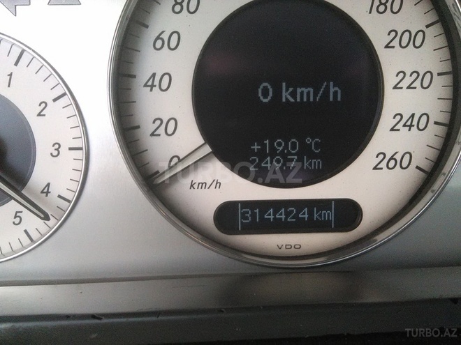 Mercedes E 220 2002, 315,000 km - 2.2 l - Bakı
