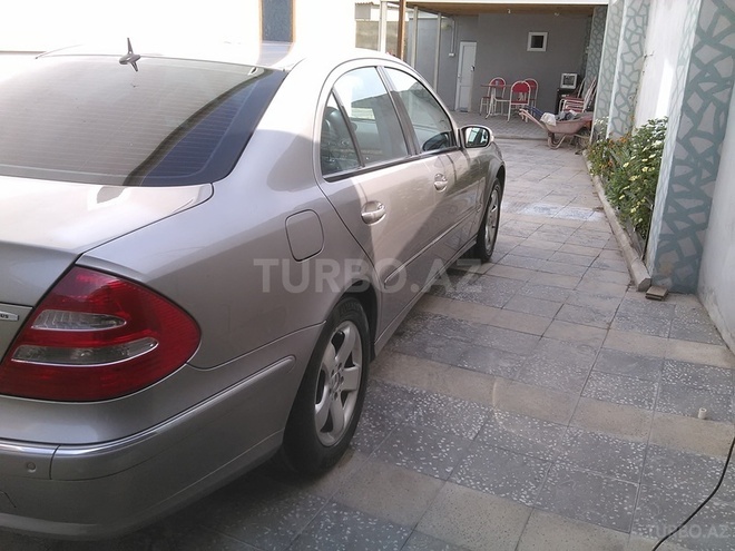 Mercedes E 220 2002, 315,000 km - 2.2 l - Bakı