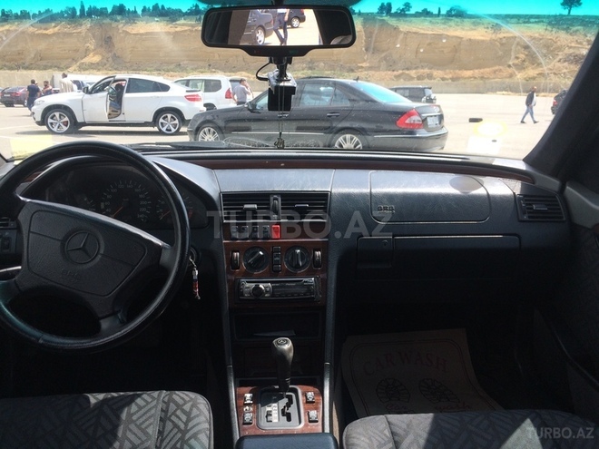 Mercedes C 180 1995, 299,500 km - 1.8 l - Bakı