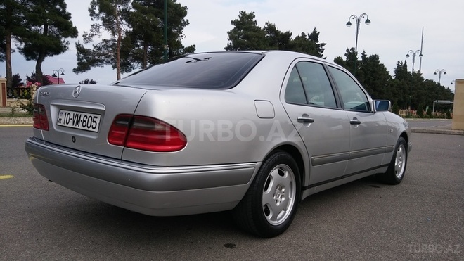 Mercedes E 260 1998, 267,300 km - 2.4 l - Bakı