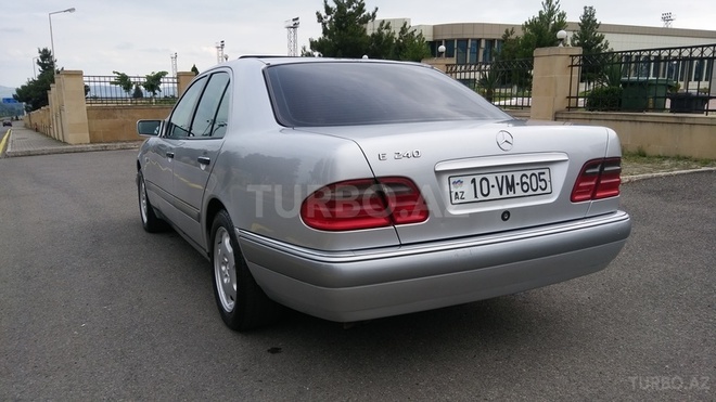 Mercedes E 260 1998, 267,300 km - 2.4 l - Bakı