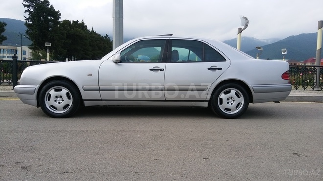 Mercedes E 260 1998, 267,300 km - 2.4 l - Bakı