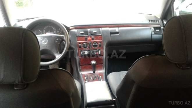 Mercedes E 220 1999, 365,539 km - 2.2 l - Bakı
