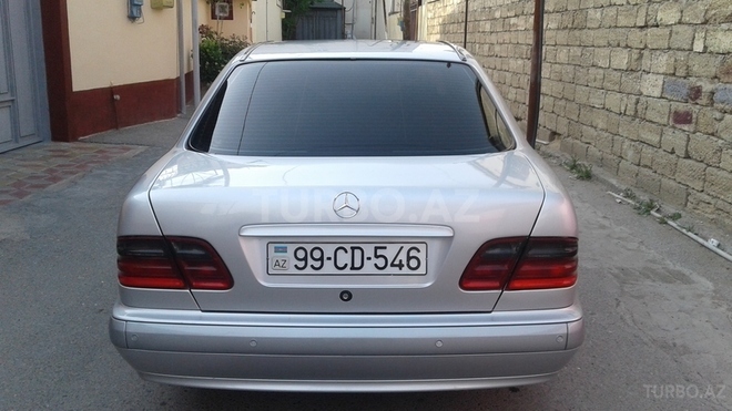 Mercedes E 220 1999, 365,539 km - 2.2 l - Bakı