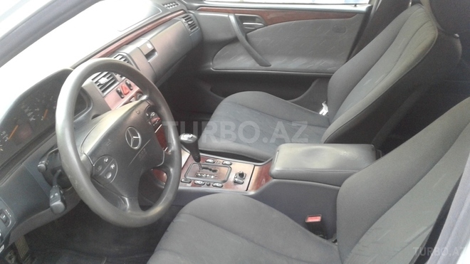 Mercedes E 220 1999, 365,539 km - 2.2 l - Bakı