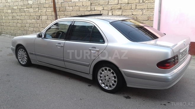 Mercedes E 220 1999, 365,539 km - 2.2 l - Bakı