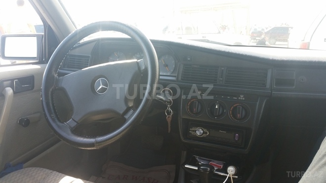 Mercedes 190 1992, 141,000 km - 1.8 л - Bakı
