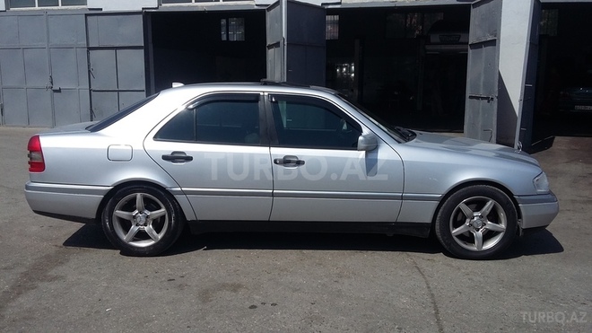 Mercedes  1996, 300 km - 2.2 l - Bakı