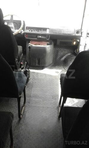 Mercedes 208 D 1991, 250,000 km - 2.7 l - Biləsuvar
