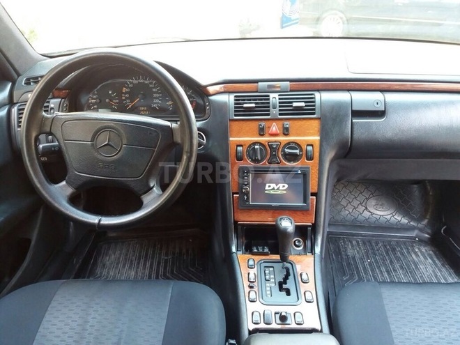 Mercedes E 230 1997, 252,000 km - 2.3 l - Bakı
