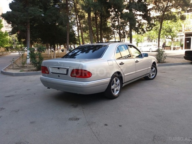 Mercedes E 230 1997, 252,000 km - 2.3 l - Bakı